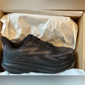BRAND NEW - HOKA W Clifton 9 - size 8